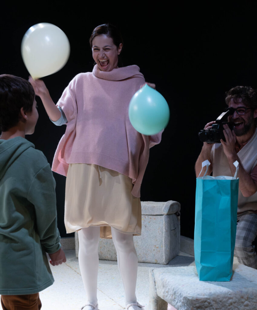 Είδα την παράσταση Το δωμάτιο του παιδιού του Ζουζέπ Μαρία Μπενέτι Ζουρνέτ - Κριτική παράστασης - Λουκία Μητσάκου - Theater Project 365