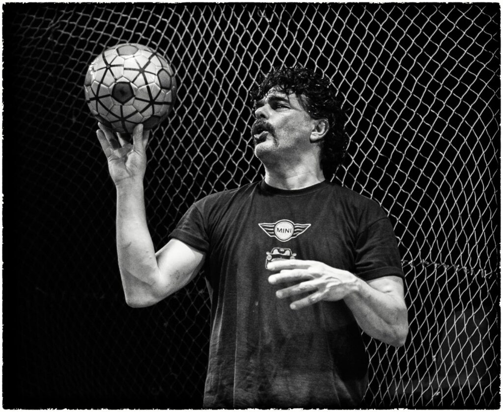 Είδα την παράσταση FOOTBALL – Το παιχνίδι της ανθρωπότητας του Θανάση Τριαρίδη - κριτική παράστασης - Λουκία Μητσάκου - Theater Project 365 